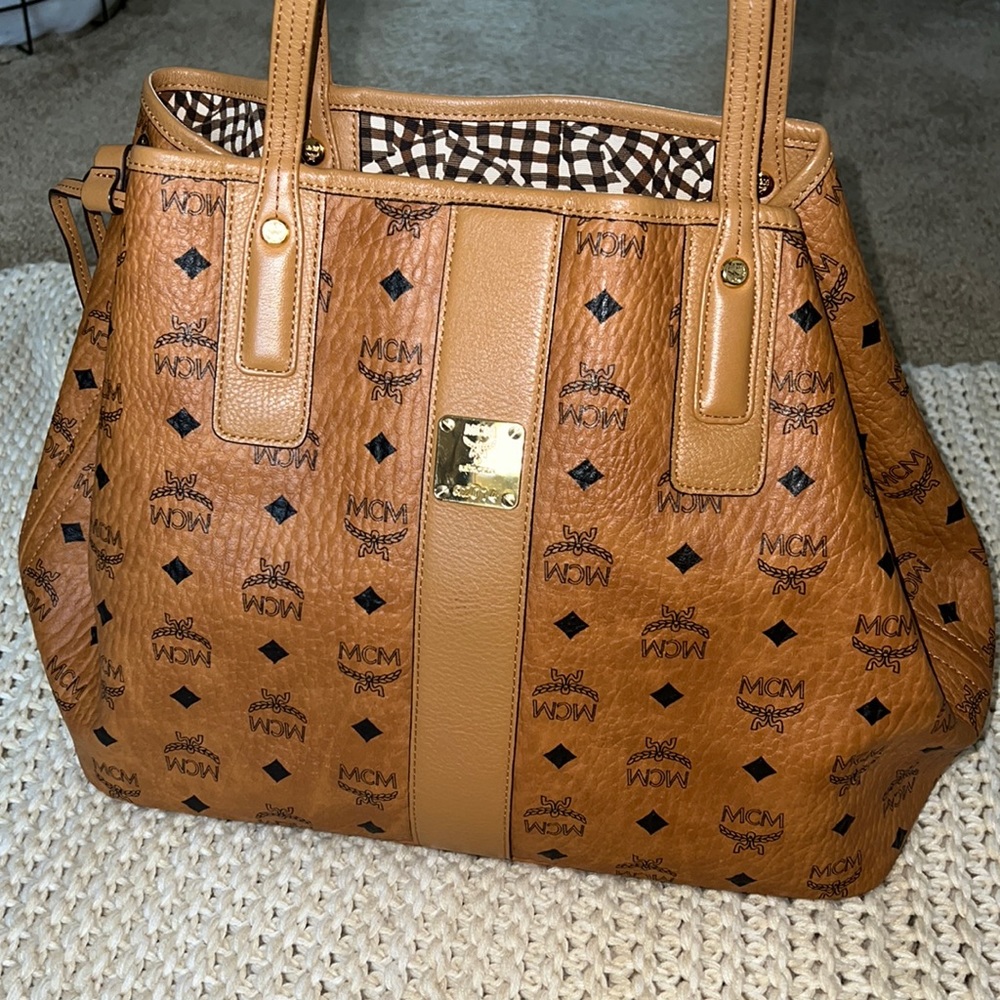 MCM MEDIUM REVERSIBLE LIZ SHOPPER 👜